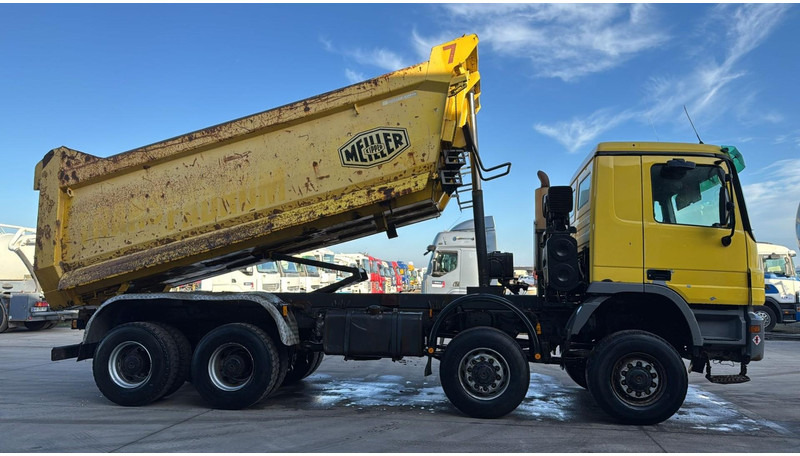 Mercedes-Benz Actros 4141 (8X8 / LAMES / GRAND PONT / V6 / BOITE MANUELLE / MANUAL GEARBOX) - Camião basculante: foto 3 Mercedes-Benz Actros 4141 (8X8 / LAMES / GRAND PONT / V6 / BOITE MANUELLE / MANUAL GEARBOX) - Camião basculante: foto 3