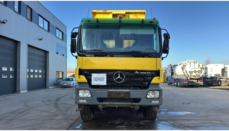 Mercedes-Benz Actros 4141 (8X8 / LAMES / GRAND PONT / V6 / BOITE MANUELLE / MANUAL GEARBOX) - Camião basculante: foto 4 Mercedes-Benz Actros 4141 (8X8 / LAMES / GRAND PONT / V6 / BOITE MANUELLE / MANUAL GEARBOX) - Camião basculante: foto 4