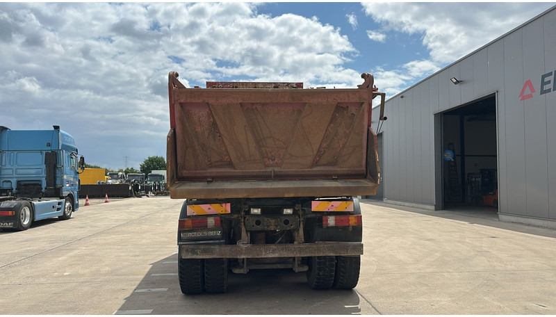 Mercedes-Benz Actros 4143 (8X6 / LAMES / EPS / V6 / GRAND PONT / BIG AXLE / 3 PEDALES) - Camião basculante: foto 4 Mercedes-Benz Actros 4143 (8X6 / LAMES / EPS / V6 / GRAND PONT / BIG AXLE / 3 PEDALES) - Camião basculante: foto 4
