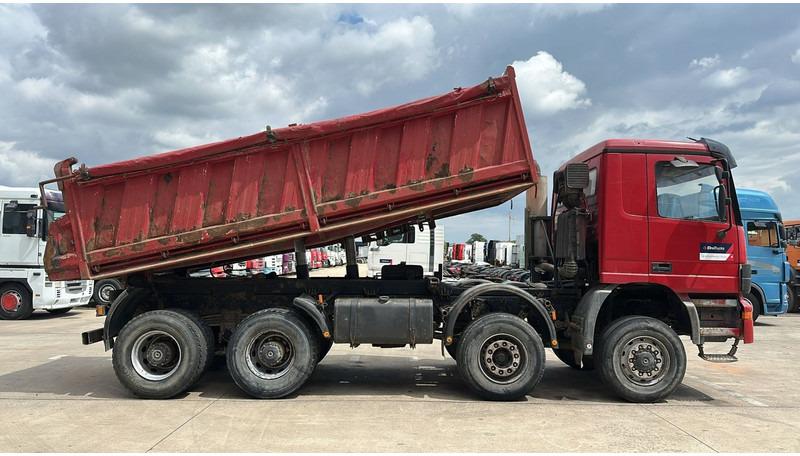 Mercedes-Benz Actros 4143 (8X6 / LAMES / EPS / V6 / GRAND PONT / BIG AXLE / 3 PEDALES) - Camião basculante: foto 5 Mercedes-Benz Actros 4143 (8X6 / LAMES / EPS / V6 / GRAND PONT / BIG AXLE / 3 PEDALES) - Camião basculante: foto 5