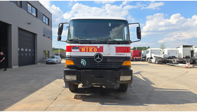 Mercedes-Benz Atego 1823 (BIG AXLE / STEEL SUSP. / LAMES / BOITE MANUELLE / MANUAL GETRIEBE) - Camião transportador de contêineres/ Caixa móvel: foto 2 Mercedes-Benz Atego 1823 (BIG AXLE / STEEL SUSP. / LAMES / BOITE MANUELLE / MANUAL GETRIEBE) - Camião transportador de contêineres/ Caixa móvel: foto 2