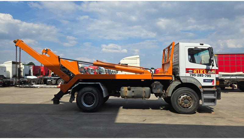 Mercedes-Benz Atego 1823 (BIG AXLE / STEEL SUSP. / LAMES / BOITE MANUELLE / MANUAL GETRIEBE) - Camião transportador de contêineres/ Caixa móvel: foto 4 Mercedes-Benz Atego 1823 (BIG AXLE / STEEL SUSP. / LAMES / BOITE MANUELLE / MANUAL GETRIEBE) - Camião transportador de contêineres/ Caixa móvel: foto 4