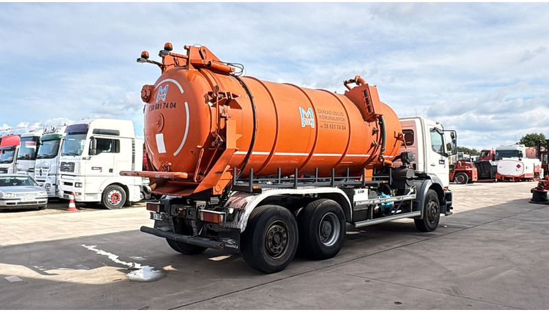 Mercedes-Benz Atego 2528 (14500L / LAMES DEVANT / 6X2 / BOITE MANUELLE) - Caminhão limpa fossa: foto 4 Mercedes-Benz Atego 2528 (14500L / LAMES DEVANT / 6X2 / BOITE MANUELLE) - Caminhão limpa fossa: foto 4