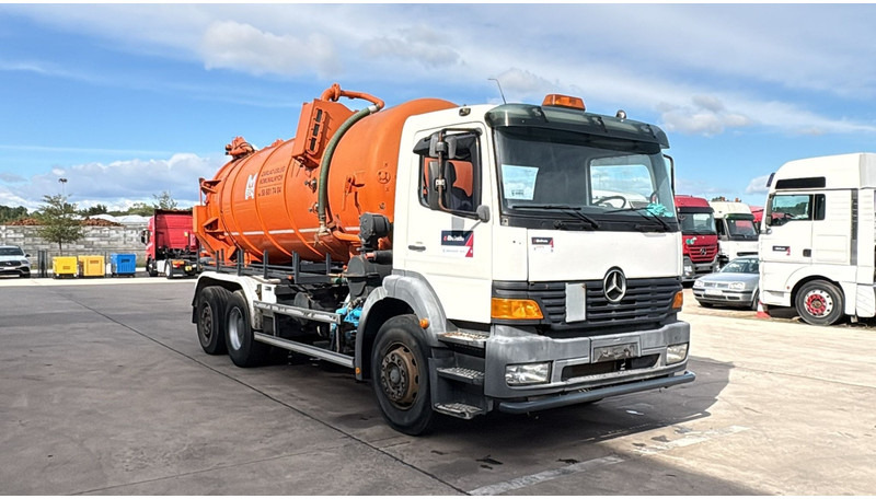 Mercedes-Benz Atego 2528 (14500L / LAMES DEVANT / 6X2 / BOITE MANUELLE) - Caminhão limpa fossa: foto 3 Mercedes-Benz Atego 2528 (14500L / LAMES DEVANT / 6X2 / BOITE MANUELLE) - Caminhão limpa fossa: foto 3