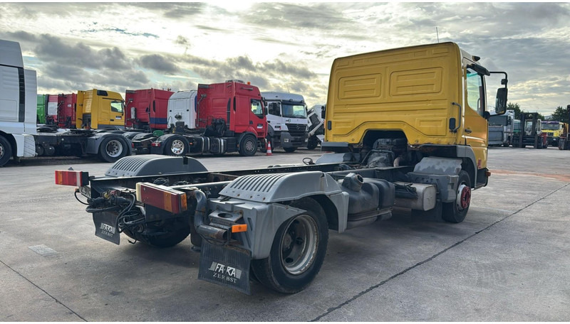 Mercedes-Benz Atego 815 (BOITE MANUELLE / MANUAL GEARBOX) - Camião chassi: foto 4 Mercedes-Benz Atego 815 (BOITE MANUELLE / MANUAL GEARBOX) - Camião chassi: foto 4