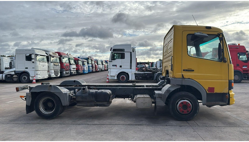 Mercedes-Benz Atego 815 (BOITE MANUELLE / MANUAL GEARBOX) - Camião chassi: foto 3 Mercedes-Benz Atego 815 (BOITE MANUELLE / MANUAL GEARBOX) - Camião chassi: foto 3