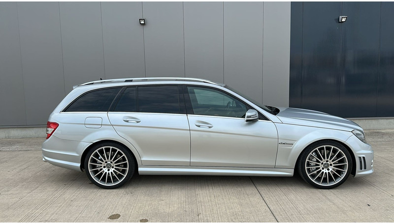 Mercedes-Benz C-Klasse 63 AMG (LICHTE VRACHT / BELGISCHE WAGEN / V8 / OPEN DAK) - Automóvel: foto 4 Mercedes-Benz C-Klasse 63 AMG (LICHTE VRACHT / BELGISCHE WAGEN / V8 / OPEN DAK) - Automóvel: foto 4