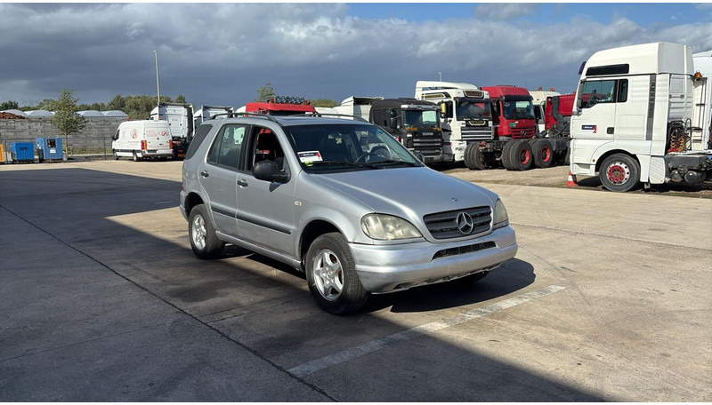 Mercedes-Benz M-Klasse ML 270 CDI - SUV: foto 3 Mercedes-Benz M-Klasse ML 270 CDI - SUV: foto 3