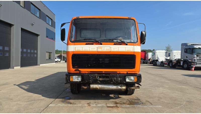Mercedes-Benz SK 1619 (12.400L / GERMAN TRUCK / CAMION ALLEMAGNE / LAMES / GRAND PONT / V6) - Camião cisterna: foto 2 Mercedes-Benz SK 1619 (12.400L / GERMAN TRUCK / CAMION ALLEMAGNE / LAMES / GRAND PONT / V6) - Camião cisterna: foto 2