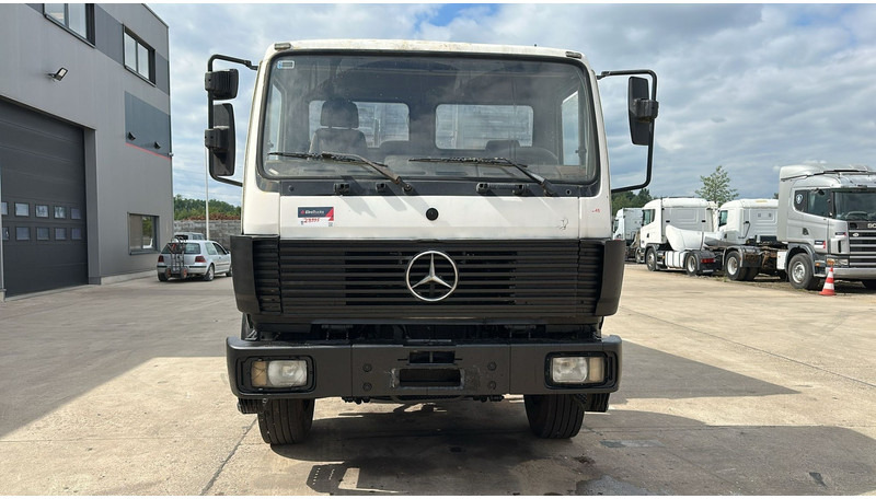 Mercedes-Benz SK 1722 (LAMES / GRAND PONT / V6 / BOITE MANUELLE / POMPE MANUELLE) - Camião basculante: foto 2 Mercedes-Benz SK 1722 (LAMES / GRAND PONT / V6 / BOITE MANUELLE / POMPE MANUELLE) - Camião basculante: foto 2
