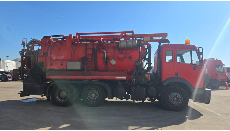 Mercedes-Benz SK 2435 (15.000 L / V8 AVEC 2X TURBO / BOITE MANUELLE / TRES BONNE ETAT / GRAND PONT) - Caminhão limpa fossa: foto 4 Mercedes-Benz SK 2435 (15.000 L / V8 AVEC 2X TURBO / BOITE MANUELLE / TRES BONNE ETAT / GRAND PONT) - Caminhão limpa fossa: foto 4