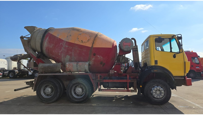 Mercedes-Benz SK 2527 (MALAXEUR / MIXER / POSSIBLE COMME CHASSIS / 6X4 / LAMES / GRAND PONT) - Camião betoneira: foto 3 Mercedes-Benz SK 2527 (MALAXEUR / MIXER / POSSIBLE COMME CHASSIS / 6X4 / LAMES / GRAND PONT) - Camião betoneira: foto 3