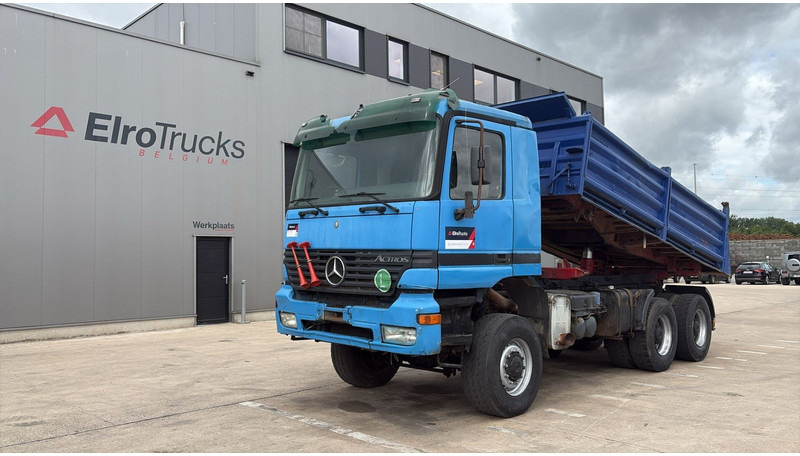 Mercedes-Benz actros 3340 (6X6 / BOITE MANUELLE /MANUAL GEARBOX / 3 PONTS / V6 / MP1) - Camião basculante: foto 1 Mercedes-Benz actros 3340 (6X6 / BOITE MANUELLE /MANUAL GEARBOX / 3 PONTS / V6 / MP1) - Camião basculante: foto 1