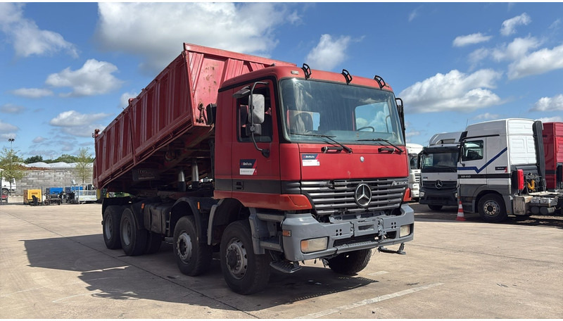 Mercedes-Benz actros 4140 (EPS / 8X6 / LAMES / GRAND PONT / GRAND BENNE / 3 PONTS / TRES BONNE ETAT) - Camião basculante: foto 3 Mercedes-Benz actros 4140 (EPS / 8X6 / LAMES / GRAND PONT / GRAND BENNE / 3 PONTS / TRES BONNE ETAT) - Camião basculante: foto 3