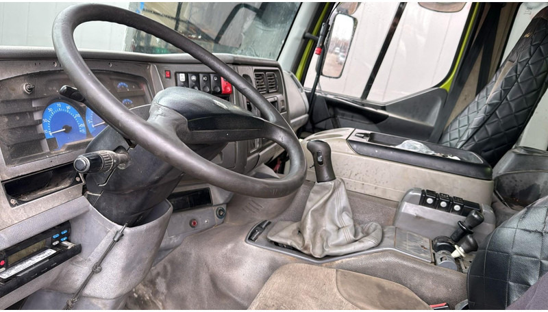 Camião basculante Renault KERAX 420 (10X4 / 43 TONNES !! / LAMES / GRAND PONT / STEEL SUSP. / MANUAL GEARBOX / BOITE MANUELLE): foto 12