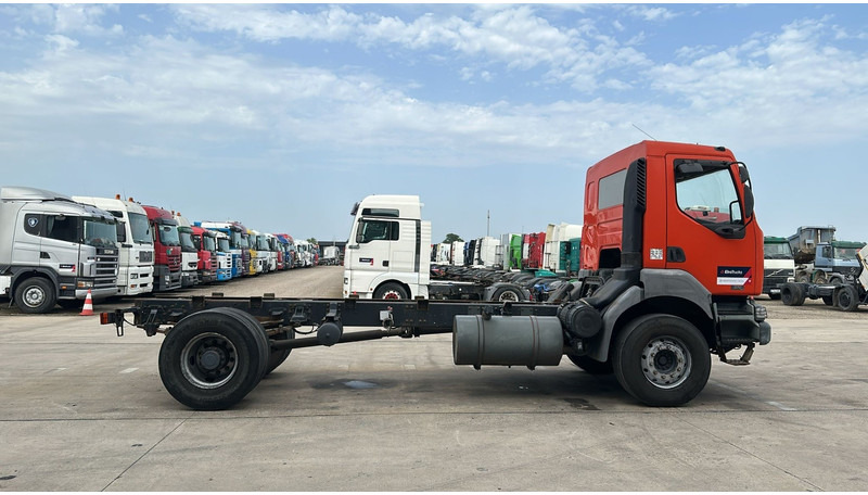 Renault Kerax 370 (GRAND PONT / LAMES / PROPRE / BOITE MANUELLE / STEEL SUSP.) - Camião chassi: foto 3 Renault Kerax 370 (GRAND PONT / LAMES / PROPRE / BOITE MANUELLE / STEEL SUSP.) - Camião chassi: foto 3