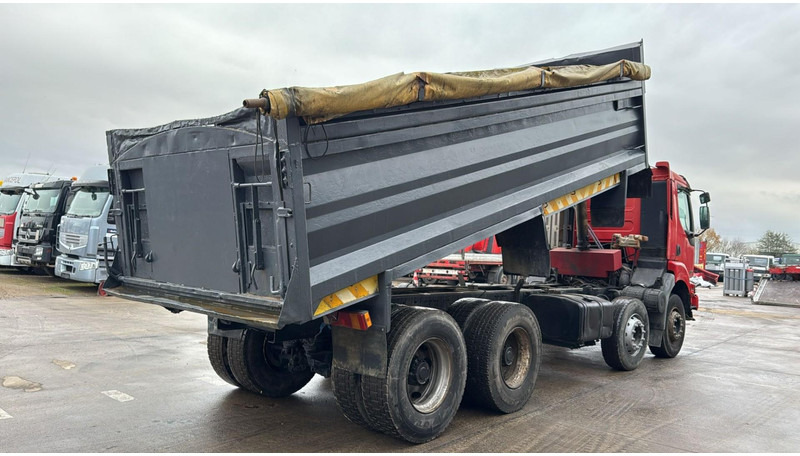 Renault Kerax 370 (LAMES / STEEL SUSP. / BIG AXLE / GRAND PONT / BOITE MANUELLE / MANUAL GEARBOX) - Camião basculante: foto 4 Renault Kerax 370 (LAMES / STEEL SUSP. / BIG AXLE / GRAND PONT / BOITE MANUELLE / MANUAL GEARBOX) - Camião basculante: foto 4