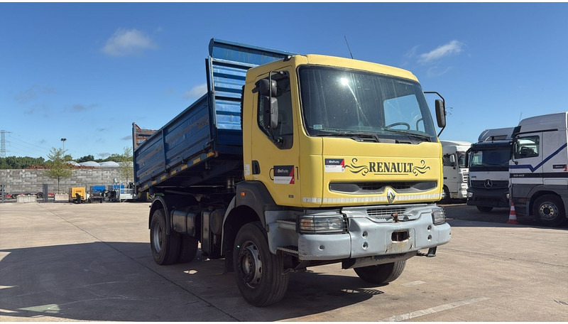 Renault Kerax 385 (BOITE MANUELLE / GRAND PONT / LAMES / MANUAL GEARBOX) - Camião basculante: foto 3 Renault Kerax 385 (BOITE MANUELLE / GRAND PONT / LAMES / MANUAL GEARBOX) - Camião basculante: foto 3