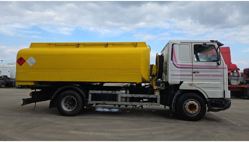 Scania 113-360 (13500L / POMPE MANUELLE / MANUAL PUMP / TOP CONDITION / WITH PUMP + COUNTER !!) - Camião cisterna: foto 4 Scania 113-360 (13500L / POMPE MANUELLE / MANUAL PUMP / TOP CONDITION / WITH PUMP + COUNTER !!) - Camião cisterna: foto 4