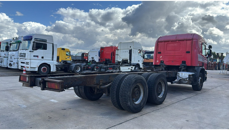 Scania 114 - 380 (6X4 / GRAND PONT / LAMES / BIG AXLE / STEEL SUSP. / BOITE MANUELLE / MANUAL GEARBOX) - Camião chassi: foto 4 Scania 114 - 380 (6X4 / GRAND PONT / LAMES / BIG AXLE / STEEL SUSP. / BOITE MANUELLE / MANUAL GEARBOX) - Camião chassi: foto 4