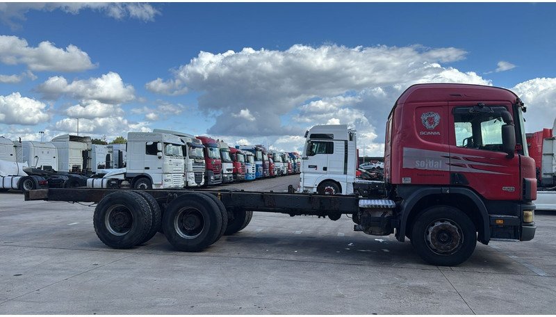 Scania 114 - 380 (6X4 / GRAND PONT / LAMES / BIG AXLE / STEEL SUSP. / BOITE MANUELLE / MANUAL GEARBOX) - Camião chassi: foto 3 Scania 114 - 380 (6X4 / GRAND PONT / LAMES / BIG AXLE / STEEL SUSP. / BOITE MANUELLE / MANUAL GEARBOX) - Camião chassi: foto 3