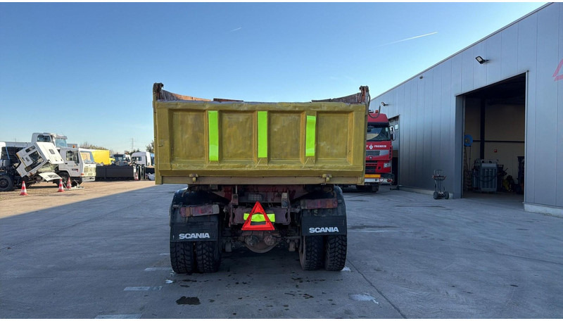 Scania 92 M (MANUAL PUMP / 6X4 / STEEL SUSP. / LAMES / POMPE MANUELLE) - Camião basculante: foto 5 Scania 92 M (MANUAL PUMP / 6X4 / STEEL SUSP. / LAMES / POMPE MANUELLE) - Camião basculante: foto 5