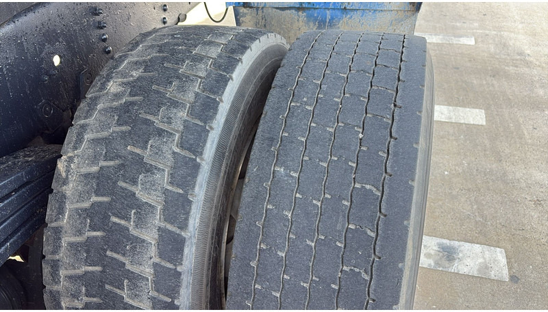 Camião basculante Scania 94 - 260 (BOITE MANUELLE / LAMES / STEEL SUSP. / 6X4 / MANUAL GEARBOX): foto 13
