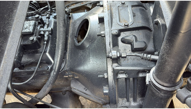 Camião basculante Scania 94 - 260 (BOITE MANUELLE / LAMES / STEEL SUSP. / 6X4 / MANUAL GEARBOX): foto 18