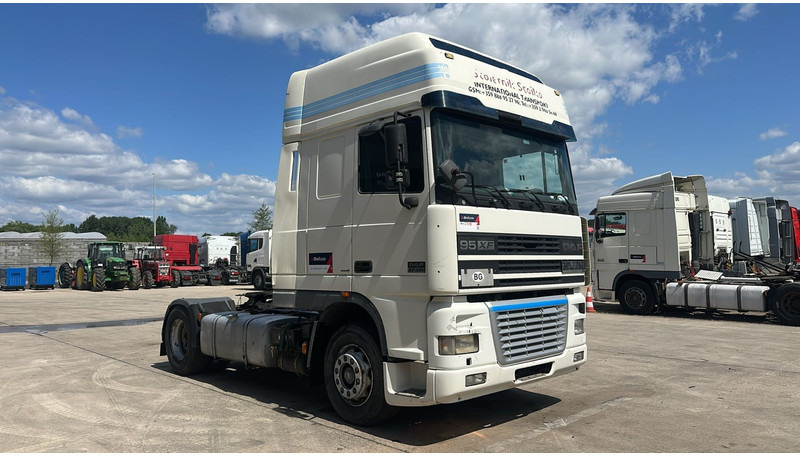 DAF 95 XF 380 (BOITE MANUELLE / EURO 3 / MANUAL GEARBOX / TRES BONNE ETAT) - Tractor: foto 3 DAF 95 XF 380 (BOITE MANUELLE / EURO 3 / MANUAL GEARBOX / TRES BONNE ETAT) - Tractor: foto 3
