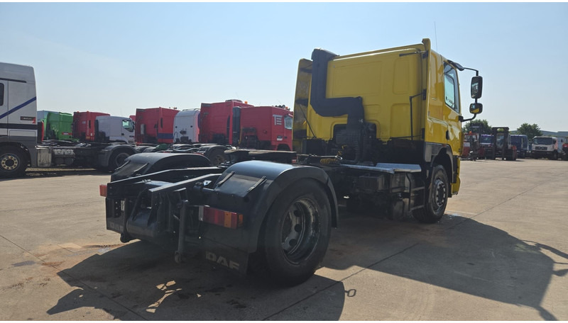 DAF CF 85.410 (LOW CABIN / BOITE MANUELLE / MANUAL GEARBOX / GOOD CONDITION / AIRCO) - Tractor: foto 5 DAF CF 85.410 (LOW CABIN / BOITE MANUELLE / MANUAL GEARBOX / GOOD CONDITION / AIRCO) - Tractor: foto 5