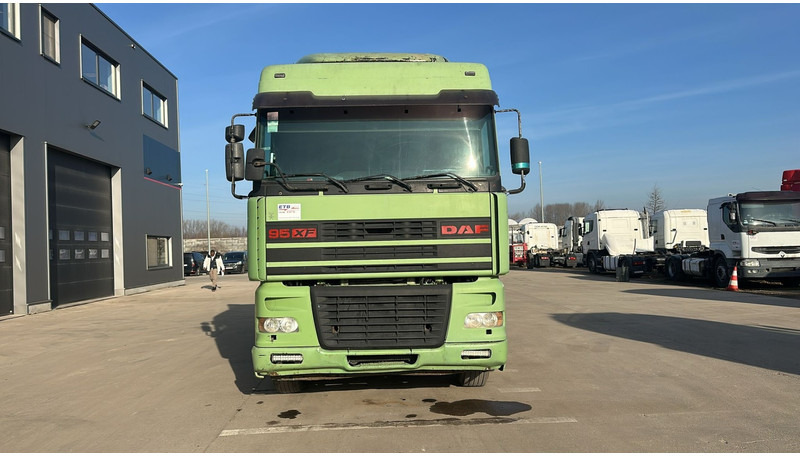 DAF XF 95.430 (EURO 2 / MANUAL PUMP / POMPE MANUELLE / BOITE MANUELLE) - Tractor: foto 4 DAF XF 95.430 (EURO 2 / MANUAL PUMP / POMPE MANUELLE / BOITE MANUELLE) - Tractor: foto 4