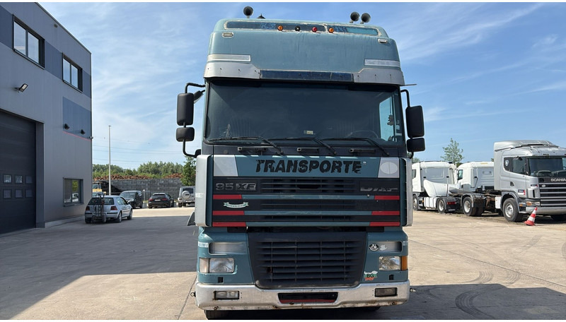 DAF XF 95.430 (EURO 3 / MANUAL GEARBOX / BOITE MANUELLE) - Tractor: foto 2 DAF XF 95.430 (EURO 3 / MANUAL GEARBOX / BOITE MANUELLE) - Tractor: foto 2