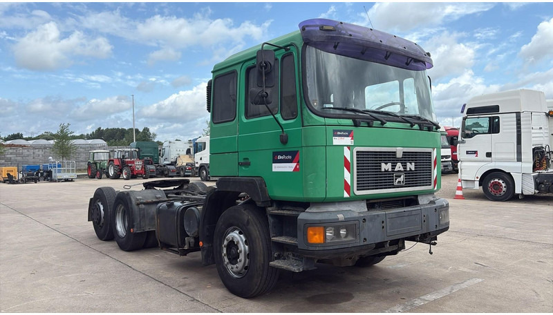 MAN 25.372 (6X2 / MANUAL PUMP / POMPE MANUELLE / 8 TYRES / 6 CYLINDERS) - Tractor: foto 3 MAN 25.372 (6X2 / MANUAL PUMP / POMPE MANUELLE / 8 TYRES / 6 CYLINDERS) - Tractor: foto 3