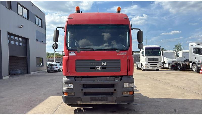 MAN TGA 18.390 (BOITE MANUELLE / MANUAL GEARBOX / PTO / POMPE HYDRAULIQUE) - Tractor: foto 2 MAN TGA 18.390 (BOITE MANUELLE / MANUAL GEARBOX / PTO / POMPE HYDRAULIQUE) - Tractor: foto 2