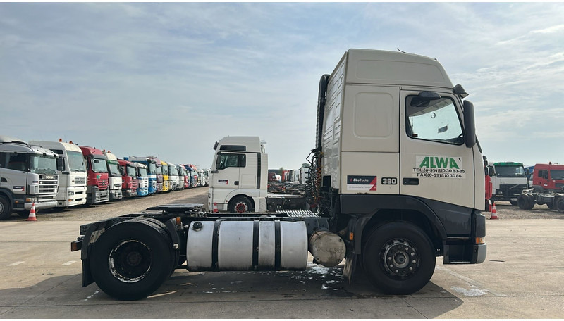 Volvo FH 12.380 (BOITE MANUELLE / MANUAL GEARBOX / EURO 2 / PTO) - Tractor: foto 3 Volvo FH 12.380 (BOITE MANUELLE / MANUAL GEARBOX / EURO 2 / PTO) - Tractor: foto 3