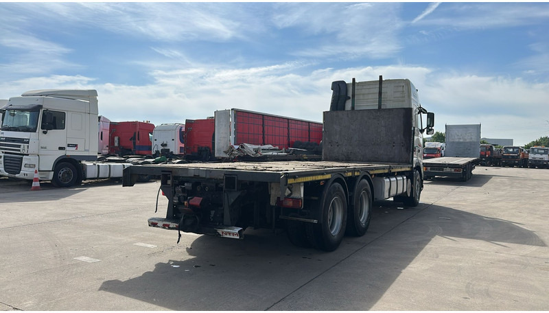 Volvo FH 12 - 460 (BOITE MANUELLE / MANUAL GEARBOX / 10 TYRES / 6X2 / AC / AIRCO) - Camião de caixa aberta/ Plataforma: foto 5 Volvo FH 12 - 460 (BOITE MANUELLE / MANUAL GEARBOX / 10 TYRES / 6X2 / AC / AIRCO) - Camião de caixa aberta/ Plataforma: foto 5