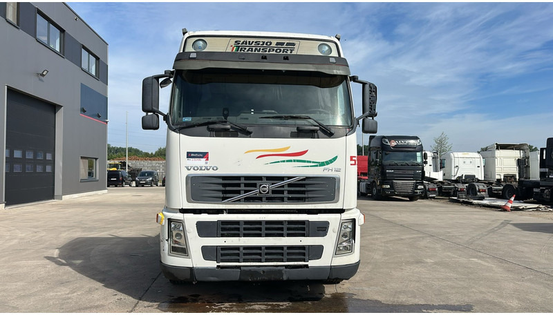 Volvo FH 12 - 460 (BOITE MANUELLE / MANUAL GEARBOX / 10 TYRES / 6X2 / AC / AIRCO) - Camião de caixa aberta/ Plataforma: foto 2 Volvo FH 12 - 460 (BOITE MANUELLE / MANUAL GEARBOX / 10 TYRES / 6X2 / AC / AIRCO) - Camião de caixa aberta/ Plataforma: foto 2