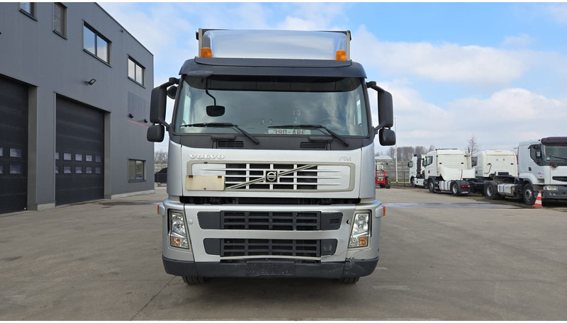 Volvo FM 400 (BELGIAN TRUCK / TECHNICAL TOP CONDITION !! / 6X2 / LIFT / EURO 5) - Camião de lona: foto 2 Volvo FM 400 (BELGIAN TRUCK / TECHNICAL TOP CONDITION !! / 6X2 / LIFT / EURO 5) - Camião de lona: foto 2