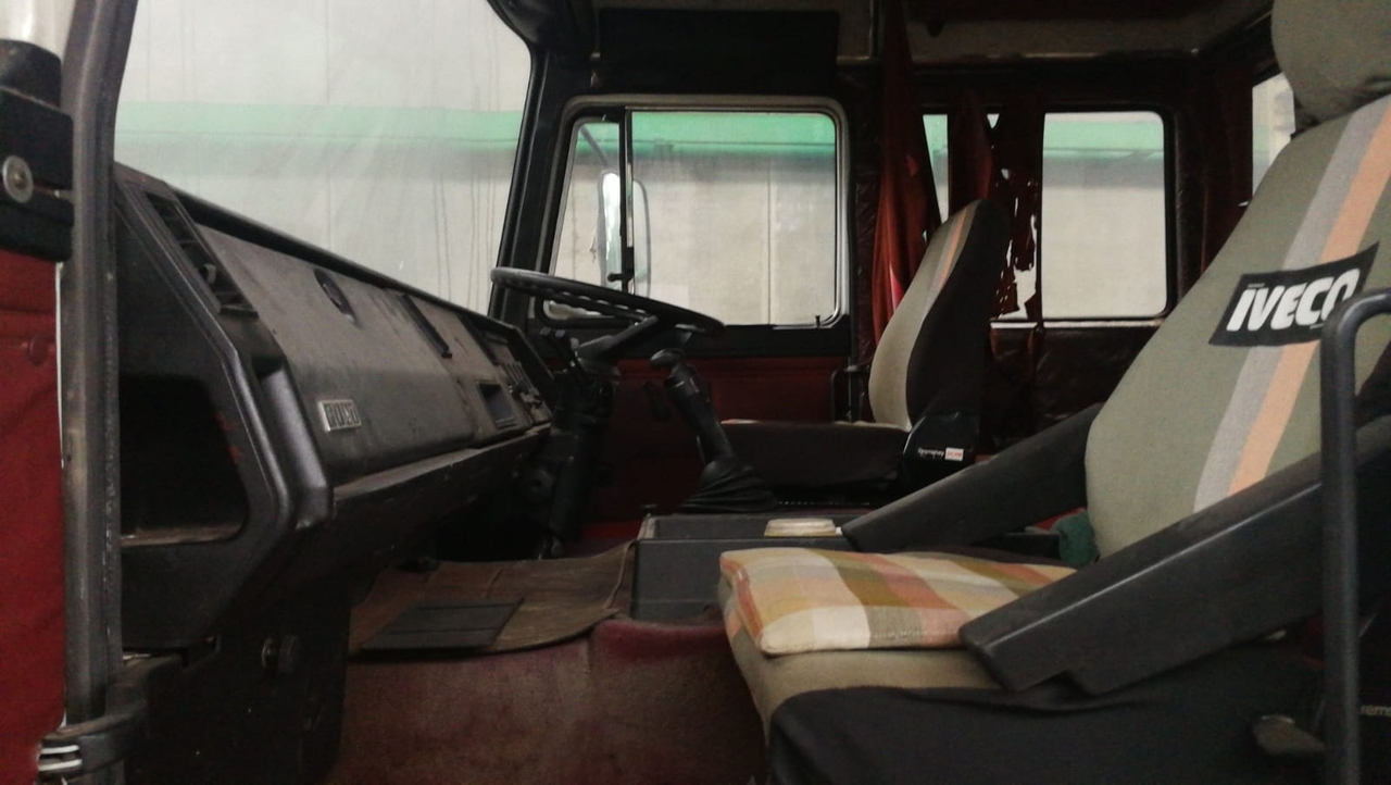 Camião de caixa aberta/ Plataforma Iveco 190.26 RHD: foto 6