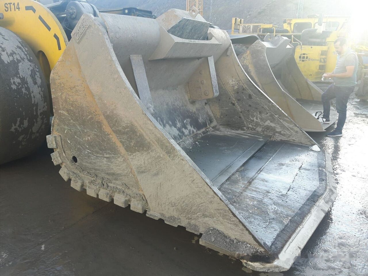 Atlas Copco Underground Mining Bucket(Push-Blade) - Balde carregador: foto 1 Atlas Copco Underground Mining Bucket(Push-Blade) - Balde carregador: foto 1
