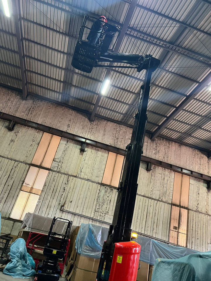 GALEN Vertical Mast Lift with Jib - Plataforma de mastro vertical: foto 2 GALEN Vertical Mast Lift with Jib - Plataforma de mastro vertical: foto 2