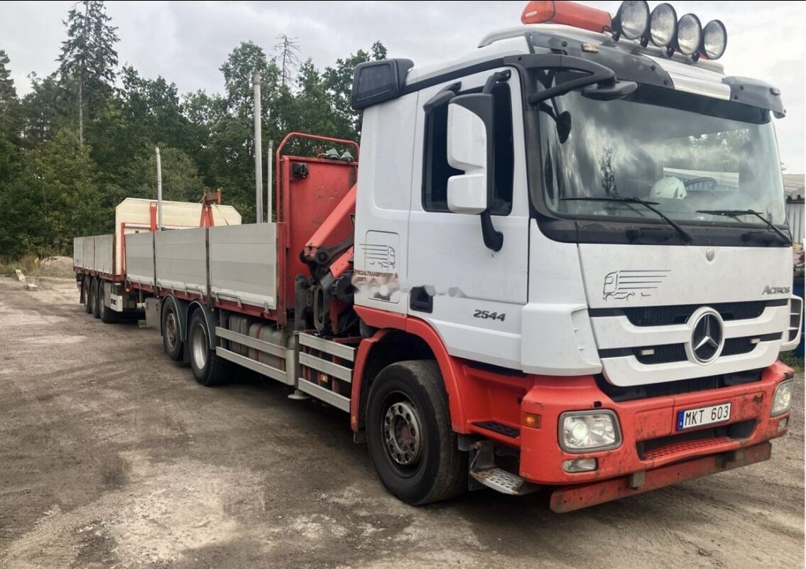 Mercedes-Benz 2544L Ekipage - Camião de caixa aberta/ Plataforma, Camião grua: foto 1 Mercedes-Benz 2544L Ekipage - Camião de caixa aberta/ Plataforma, Camião grua: foto 1
