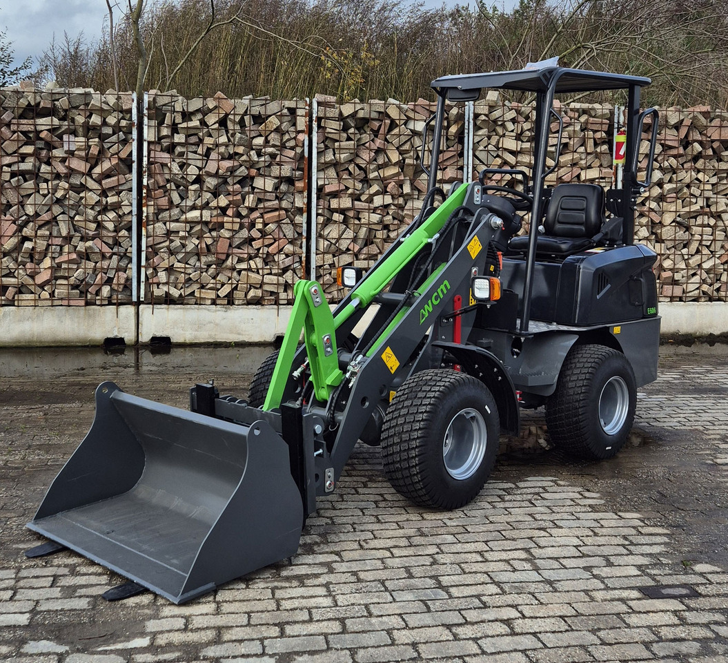 WCM-606 - Pá carregadora de rodas: foto 1 WCM-606 - Pá carregadora de rodas: foto 1