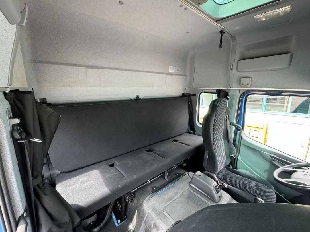 Mercedes-Benz Atego 1224 L Möbelkoffer GH 6-Sitze u-LBW Umzug - Camião furgão: foto 2 Mercedes-Benz Atego 1224 L Möbelkoffer GH 6-Sitze u-LBW Umzug - Camião furgão: foto 2