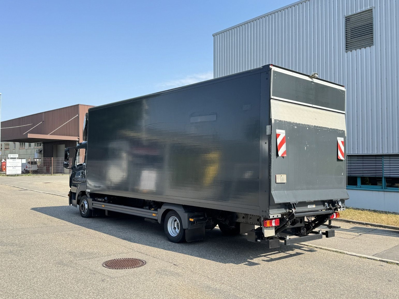 Mercedes-Benz Atego 818L Koffer 7,3m LBW Klima Automatik - Carrinha de contentor: foto 5 Mercedes-Benz Atego 818L Koffer 7,3m LBW Klima Automatik - Carrinha de contentor: foto 5