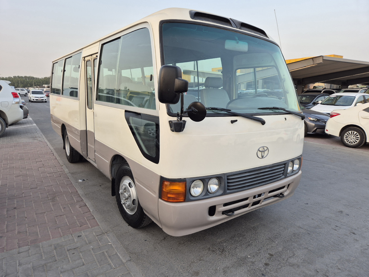 TOYOTA Coaster ... 25 places ...climatisé - Minibus, Furgão de passageiros: foto 1 TOYOTA Coaster ... 25 places ...climatisé - Minibus, Furgão de passageiros: foto 1