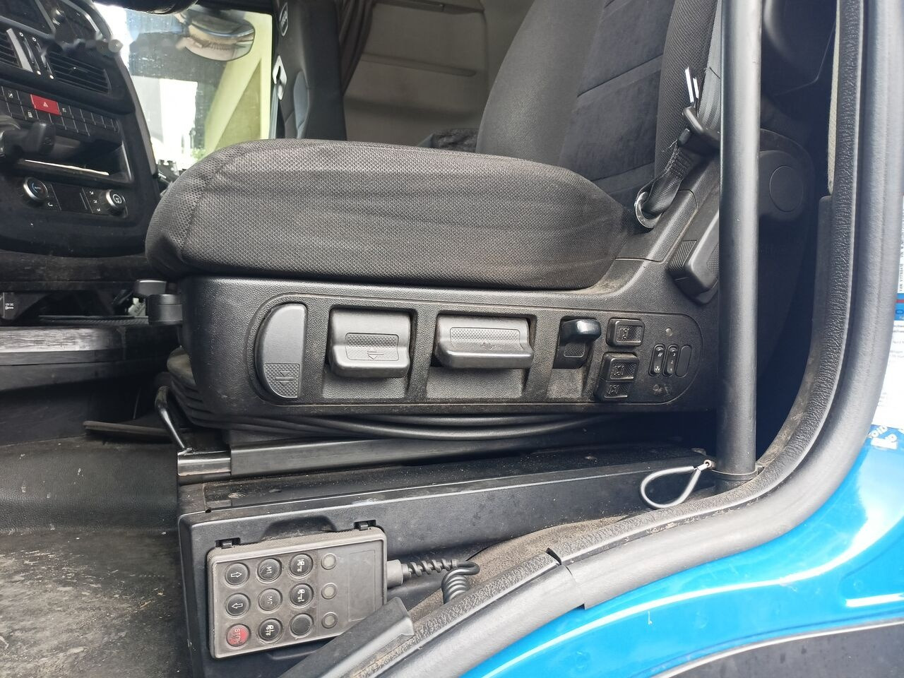 Camião transportador de contêineres/ Caixa móvel IVECO 26460: foto 12