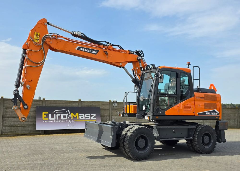 Doosan NOWY Develon DX 140W-7, PODPORY + PŁUG - Escavadeira de rodas: foto 1 Doosan NOWY Develon DX 140W-7, PODPORY + PŁUG - Escavadeira de rodas: foto 1
