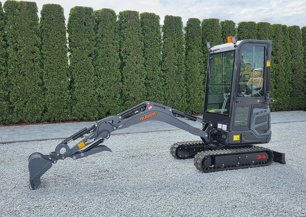 Kubota AUGER NM 18, SILNIK KUBOTA, 3 ŁYŻKI, MINIKOPARKA - Mini escavadeira: foto 3 Kubota AUGER NM 18, SILNIK KUBOTA, 3 ŁYŻKI, MINIKOPARKA - Mini escavadeira: foto 3