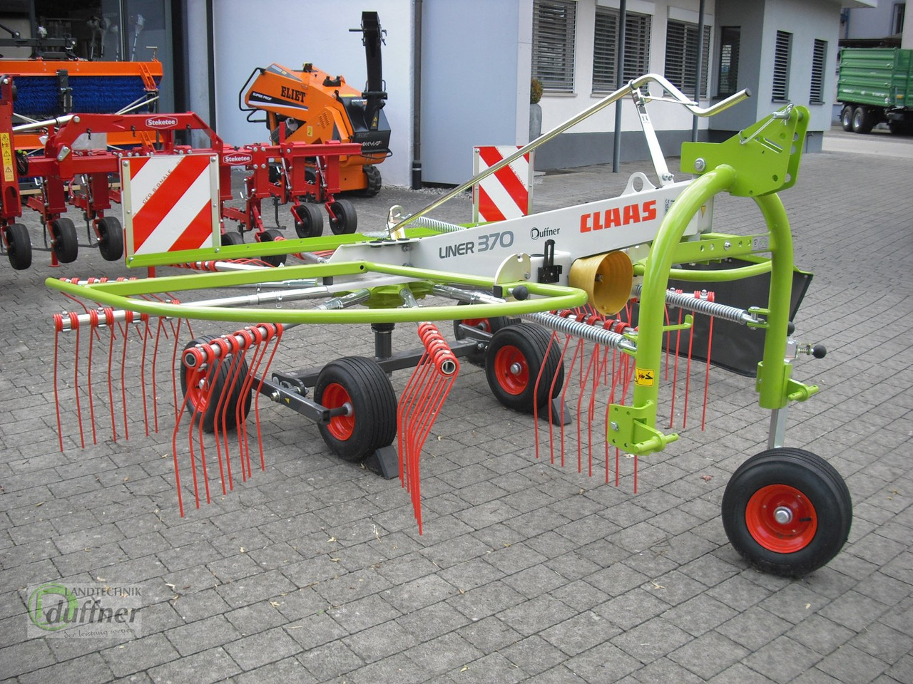 CLAAS Liner 370 - Ancinho enleirador: foto 1 CLAAS Liner 370 - Ancinho enleirador: foto 1